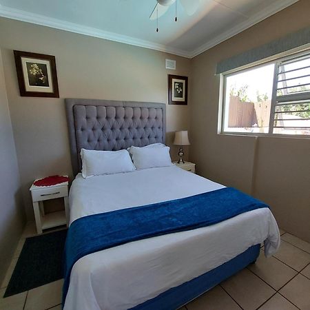 Poolside Guest House Port Shepstone Extérieur photo